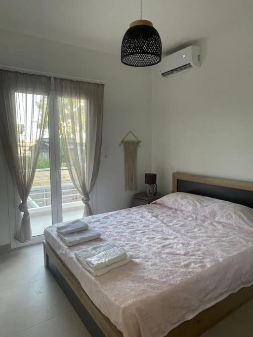 Villa Helio Kineta Bagian luar foto